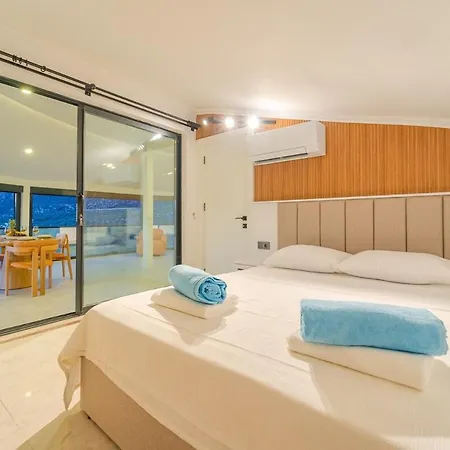 Full Sea View With Pool And Jacuzzi In Kalkan 4 דירה *